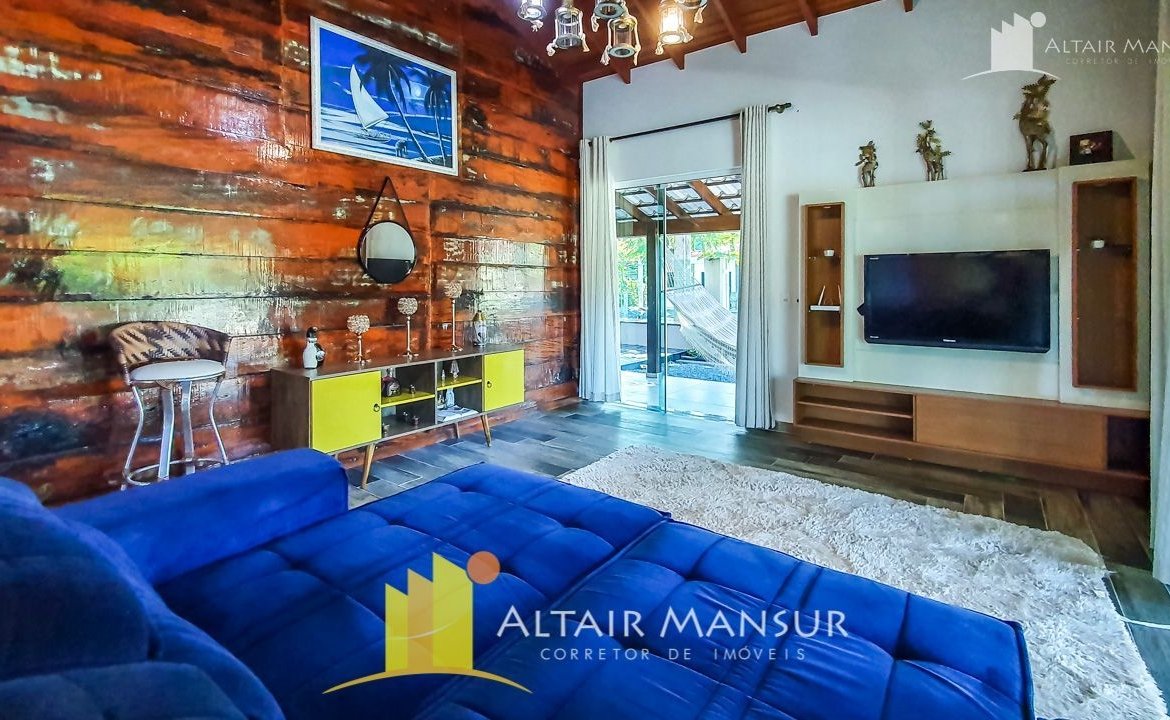 Casa Alto Padrão à Venda 250m² – 4 Quartos, 4 Vagas, Varanda e Deck, Itapoá – SC