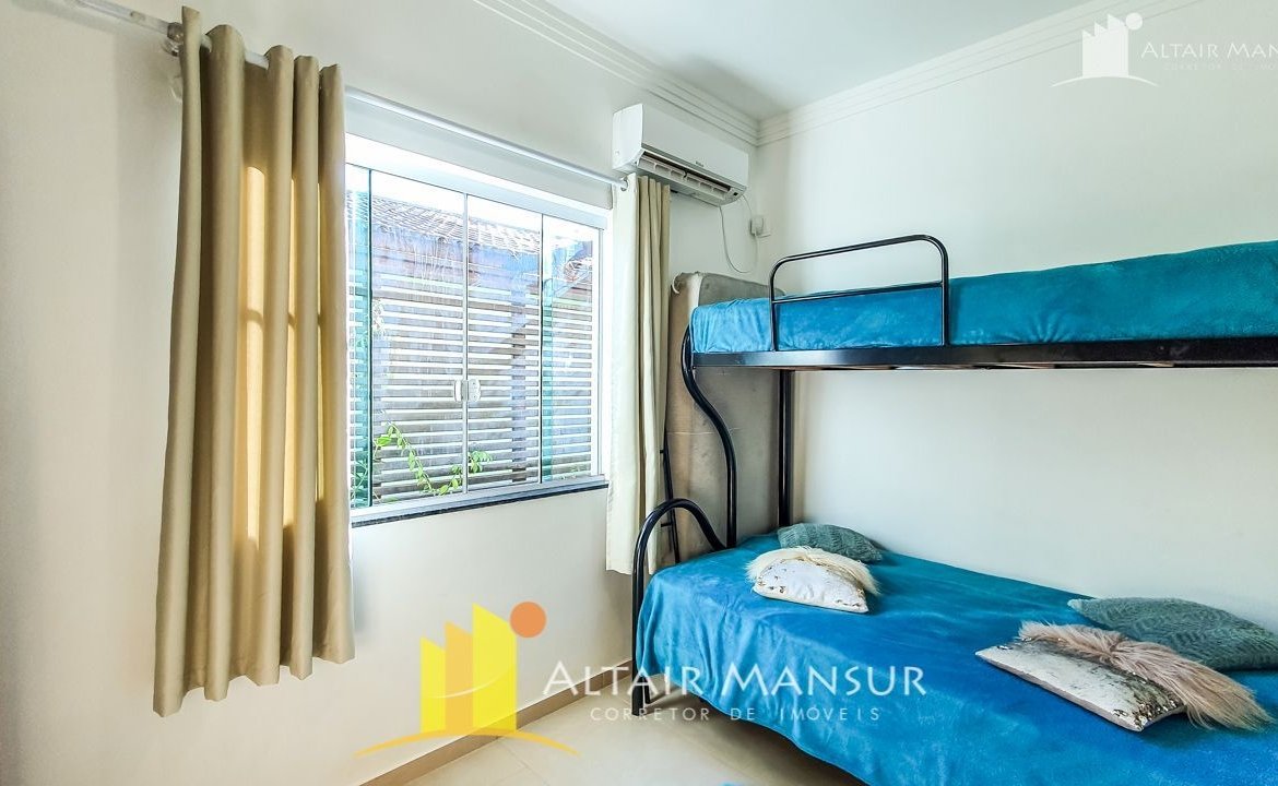 Casa Alto Padrão à Venda 250m² – 4 Quartos, 4 Vagas, Varanda e Deck, Itapoá – SC