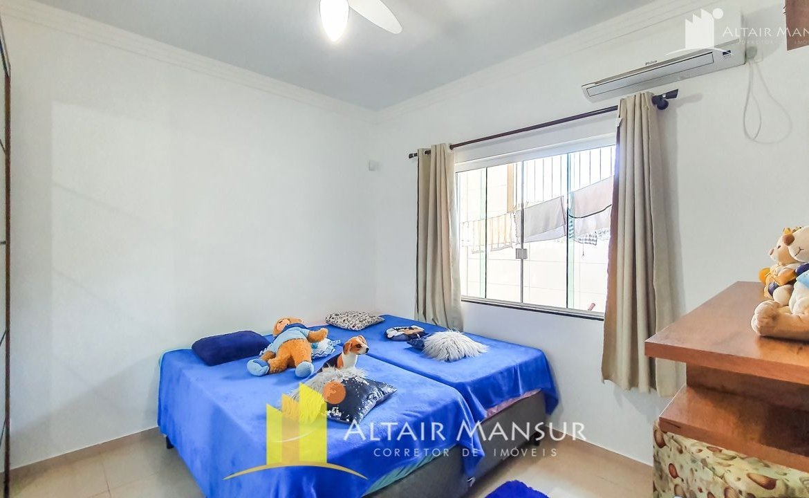 Casa Alto Padrão à Venda 250m² – 4 Quartos, 4 Vagas, Varanda e Deck, Itapoá – SC