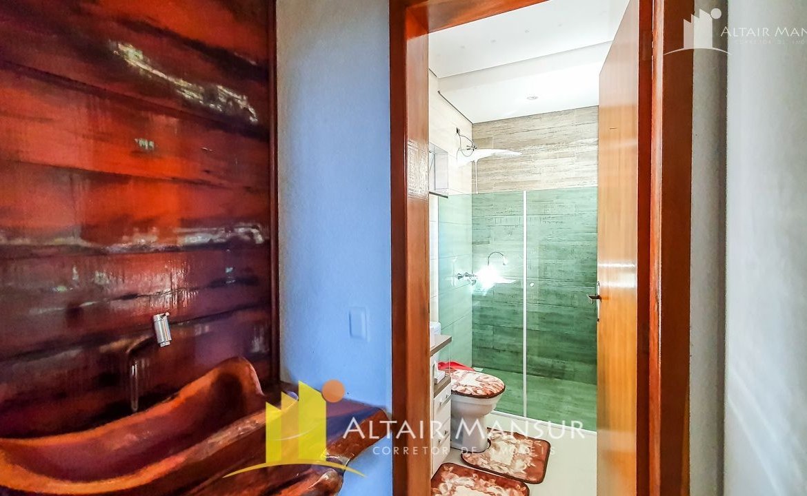 Casa Alto Padrão à Venda 250m² – 4 Quartos, 4 Vagas, Varanda e Deck, Itapoá – SC