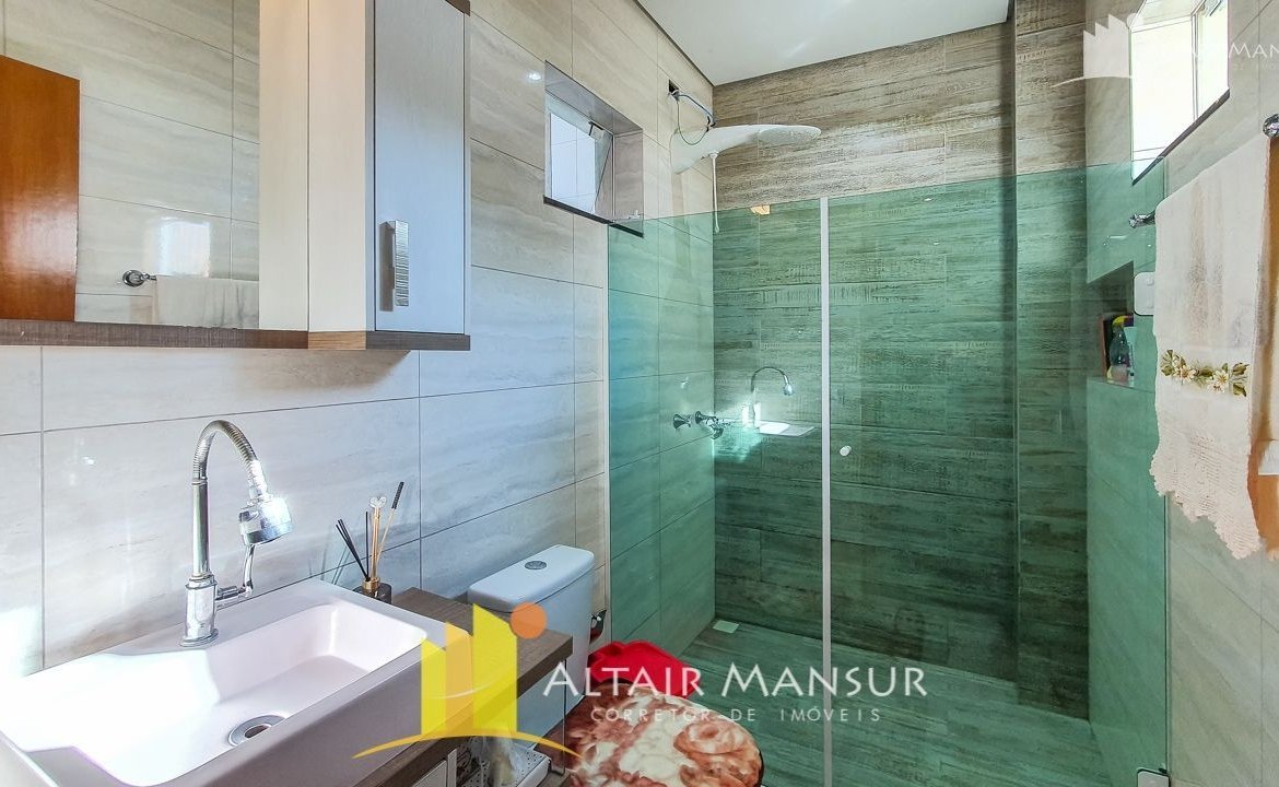 Casa Alto Padrão à Venda 250m² – 4 Quartos, 4 Vagas, Varanda e Deck, Itapoá – SC