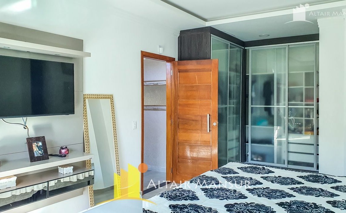 Casa Alto Padrão à Venda 250m² – 4 Quartos, 4 Vagas, Varanda e Deck, Itapoá – SC