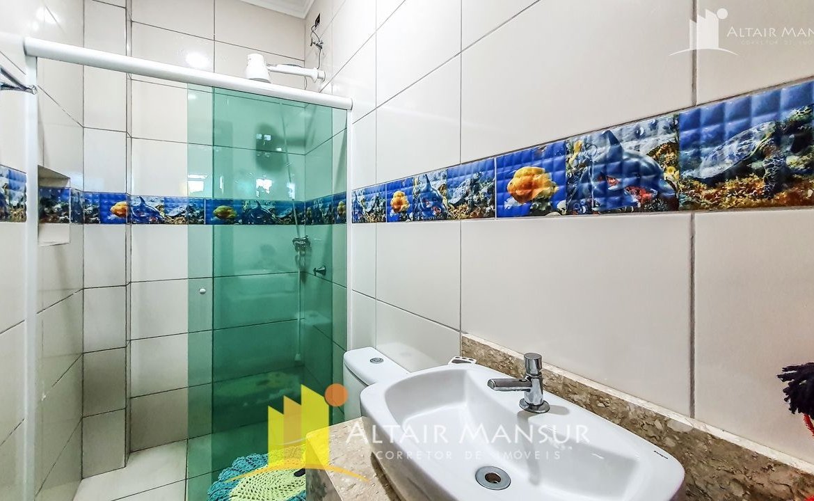 Casa Alto Padrão à Venda 250m² – 4 Quartos, 4 Vagas, Varanda e Deck, Itapoá – SC