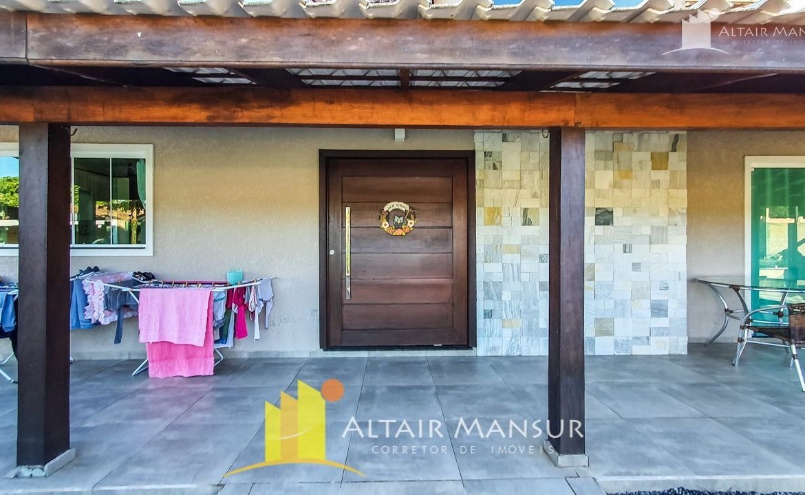 Casa Alto Padrão à Venda 250m² – 4 Quartos, 4 Vagas, Varanda e Deck, Itapoá – SC