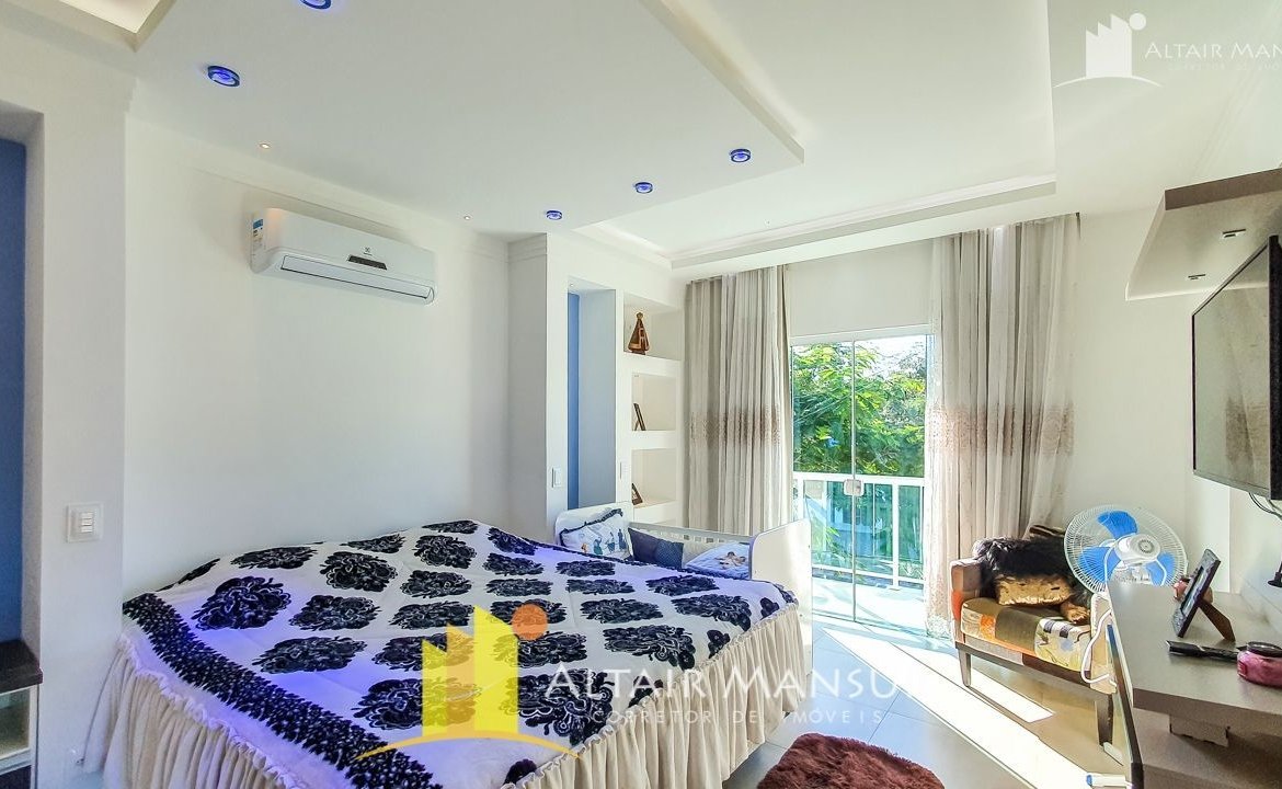 Casa Alto Padrão à Venda 250m² – 4 Quartos, 4 Vagas, Varanda e Deck, Itapoá – SC