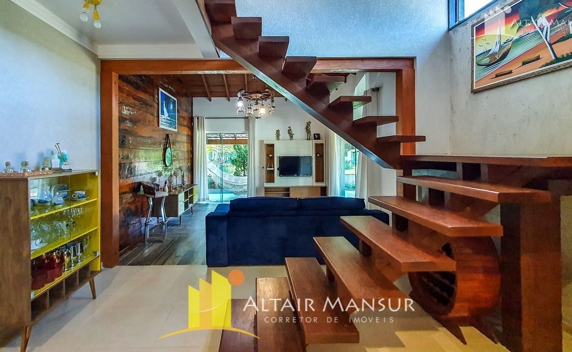 Casa Alto Padrão à Venda 250m² – 4 Quartos, 4 Vagas, Varanda e Deck, Itapoá – SC