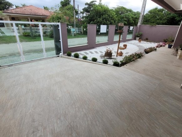 Foto 1 de Casa à Venda em Itapoá SC - Bairro Balneário Itapoá - Altair Mansur Imóveis