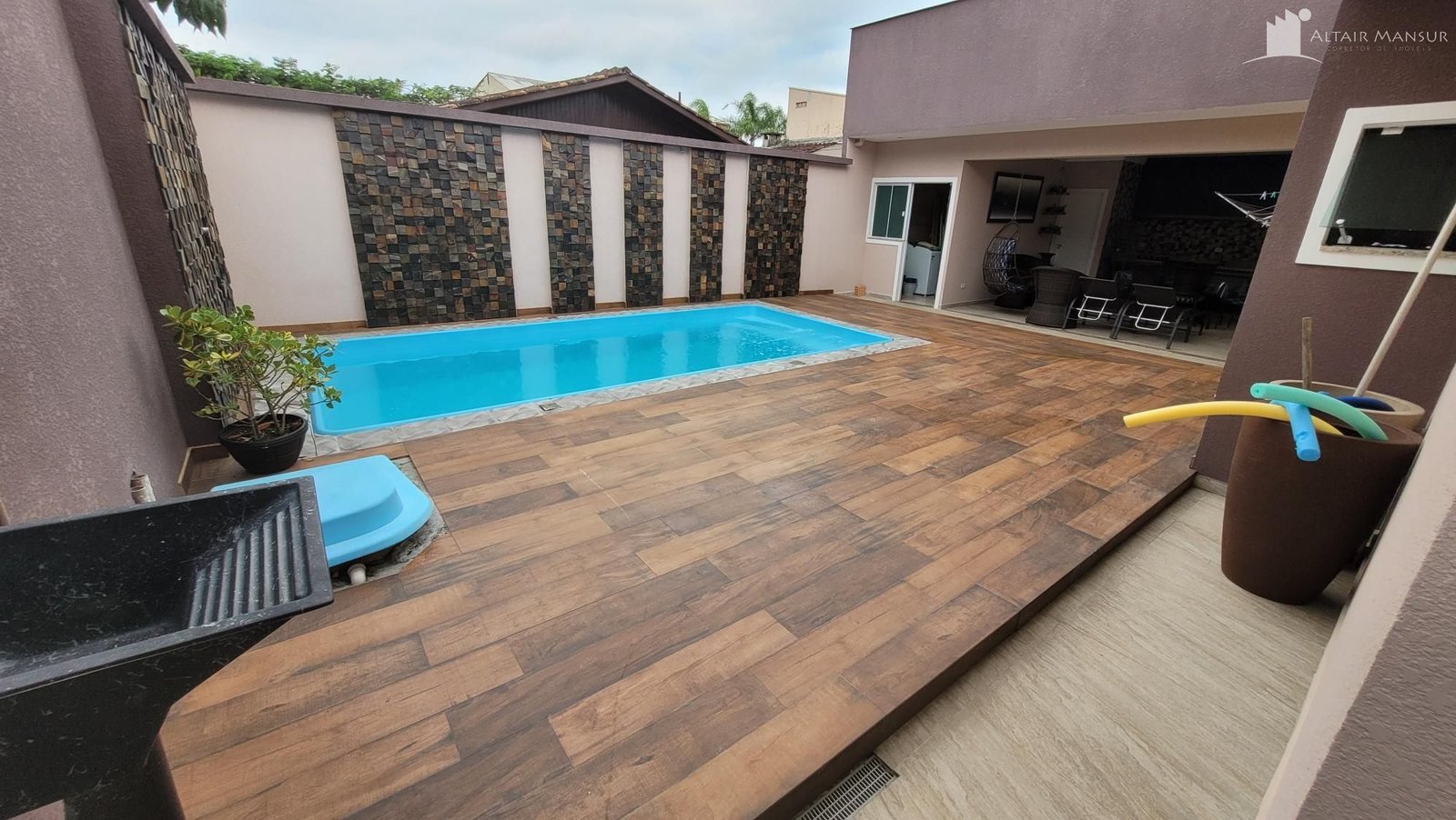 Casa à Venda em Itapoá SC – Balneário Itapoá – Foto 5 | Altair Mansur Imóveis Foto 5 de Casa à Venda em Itapoá SC - Bairro Balneário Itapoá - Altair Mansur Imóveis