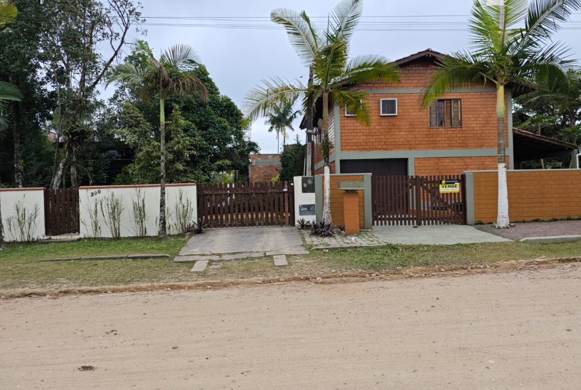 Foto 1 de Casa à Venda em Itapoá SC - Bairro Continental - Altair Mansur Imóveis