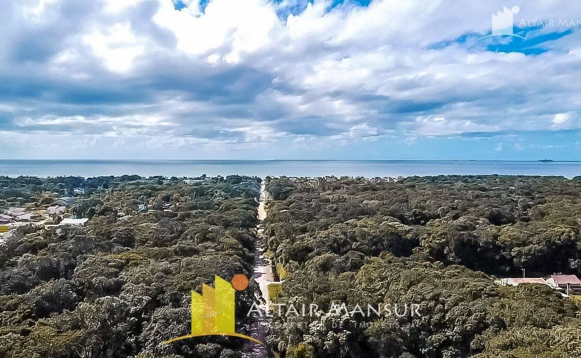 Foto 1 de Terreno à Venda em Itapoá SC - Bairro Balneário Garuva - Altair Mansur Imóveis
