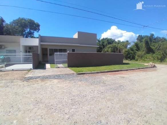 Foto 1 de Casa à Venda em Itapoá SC - Bairro Brandalize - Altair Mansur Imóveis