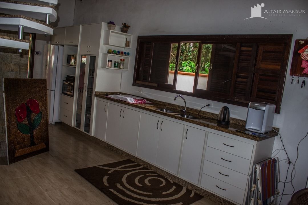 Sobrado Alto Padrão à Venda 420m² – Mobiliado, c/ Mezanino – Brasília, Itapoa/SC