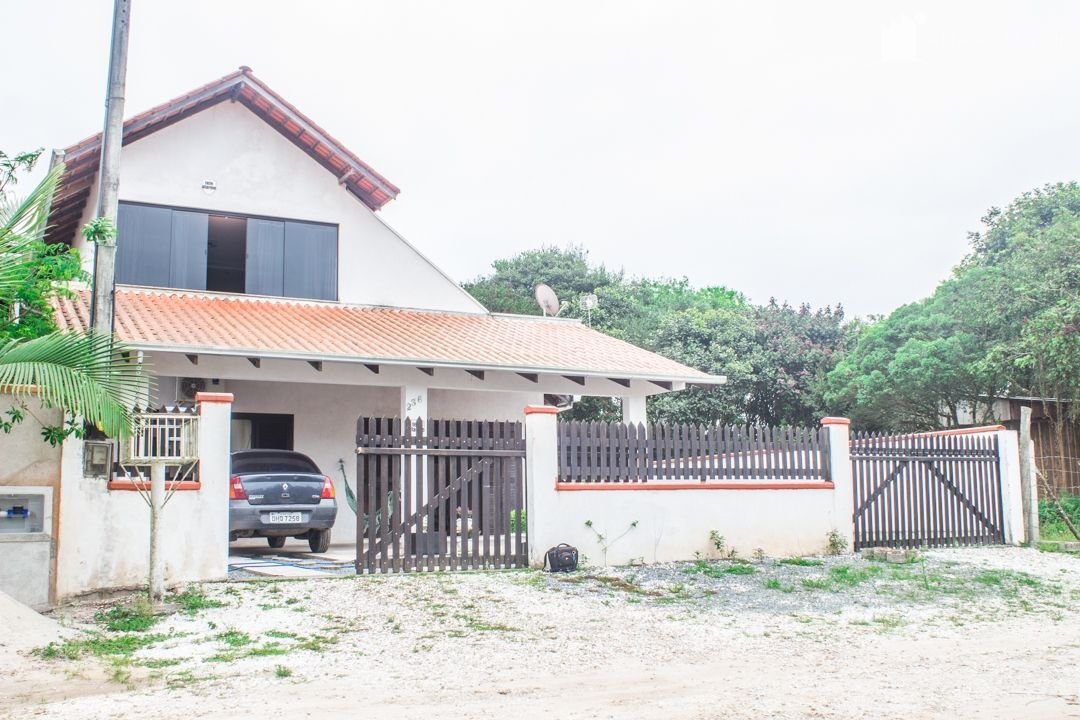 Foto 2 de Sobrado à Venda em Itapoá SC - Bairro Balneário Brasília - Altair Mansur Imóveis