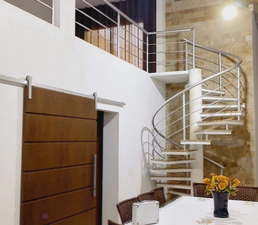 Sobrado Alto Padrão à Venda 420m² – Mobiliado, c/ Mezanino – Brasília, Itapoa/SC