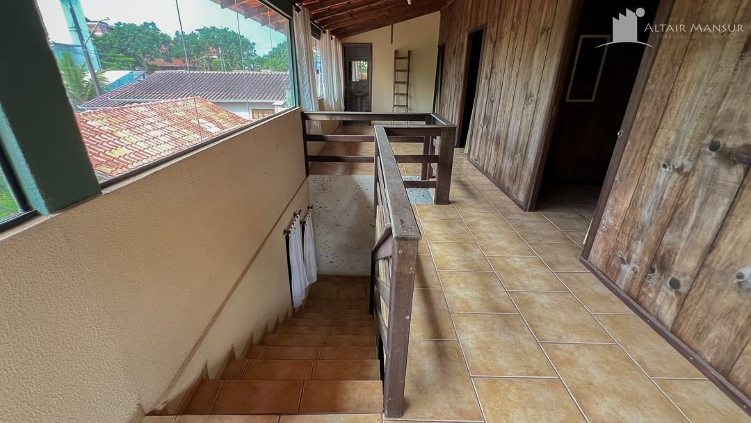 Sobrado à Venda 7 dormitórios 1 suítes Terreno 708m² Itapema do Norte, Itapoá SC