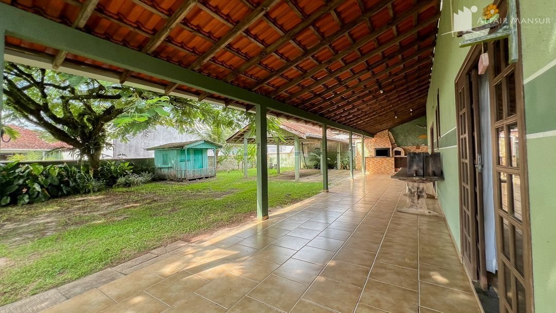 Sobrado à Venda 7 dormitórios 1 suítes Terreno 708m² Itapema do Norte, Itapoá SC