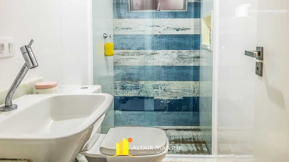 Apartamento beira mar com piscinas
