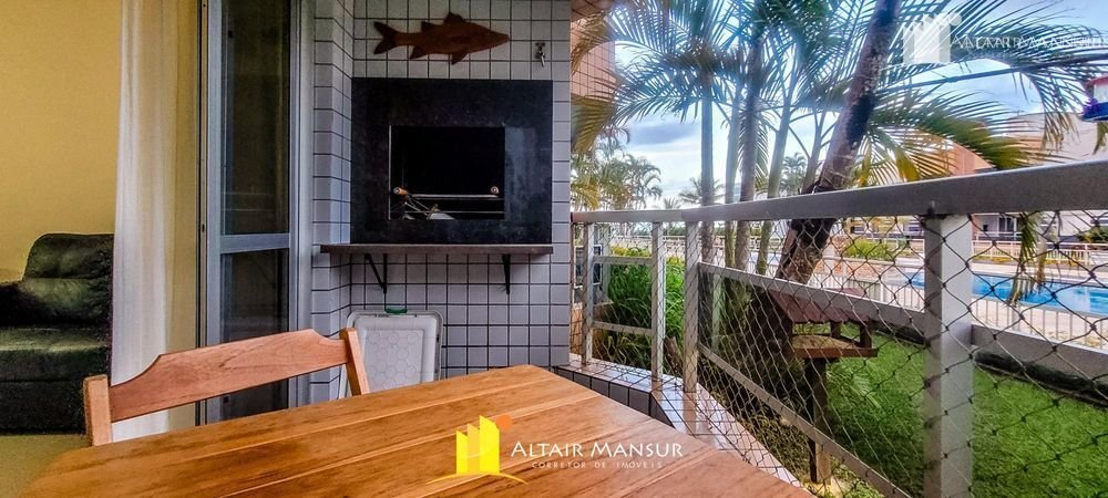 Apartamento beira mar com piscinas