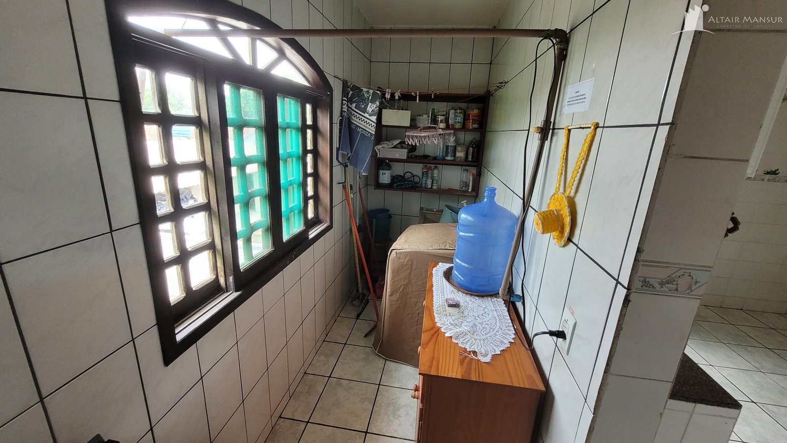 SOBRADO COM OTIMA LOCALIZAÇÃO