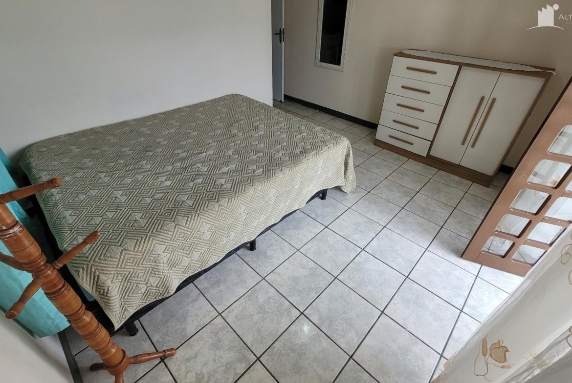 SOBRADO COM OTIMA LOCALIZAÇÃO