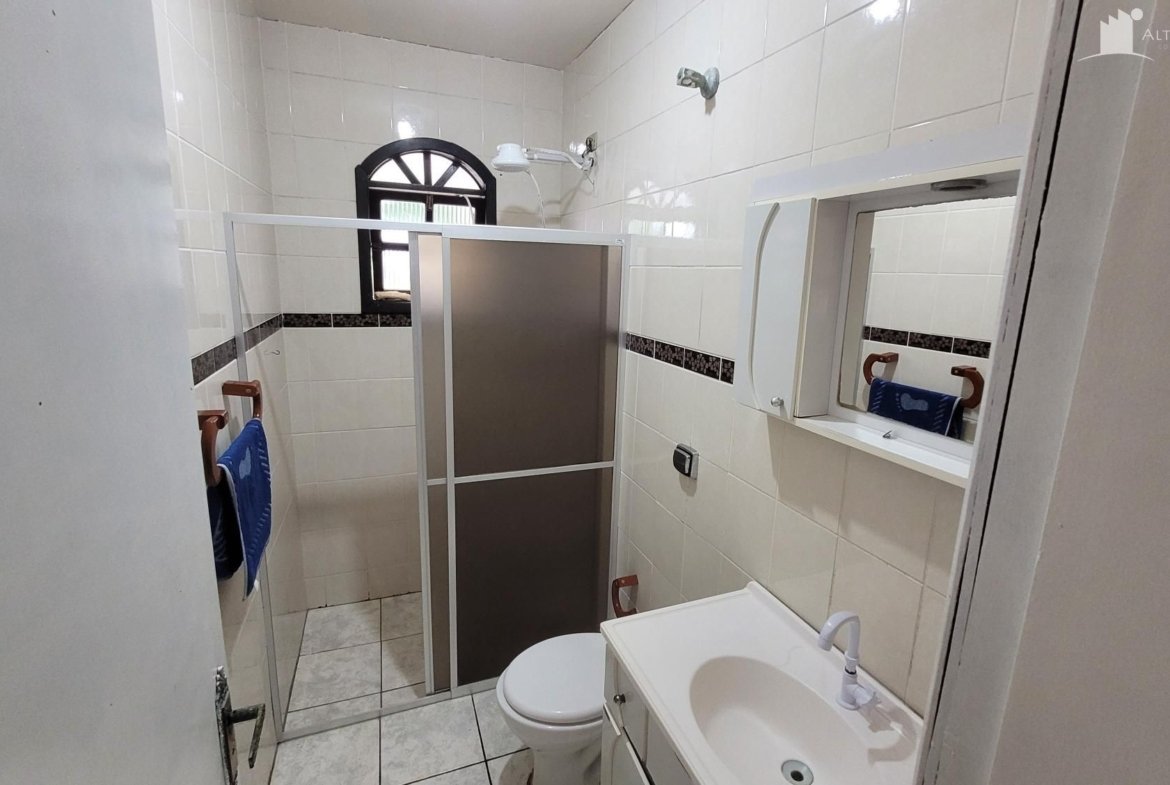 SOBRADO COM OTIMA LOCALIZAÇÃO
