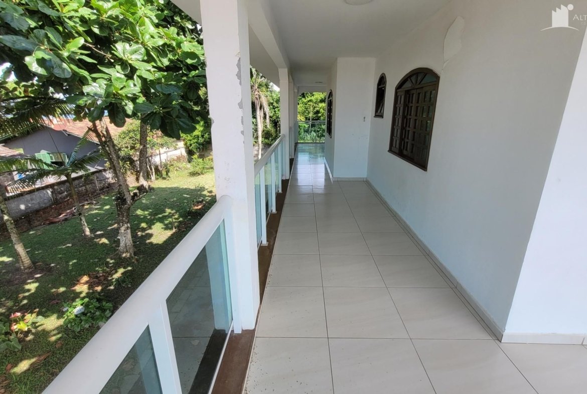 SOBRADO COM OTIMA LOCALIZAÇÃO