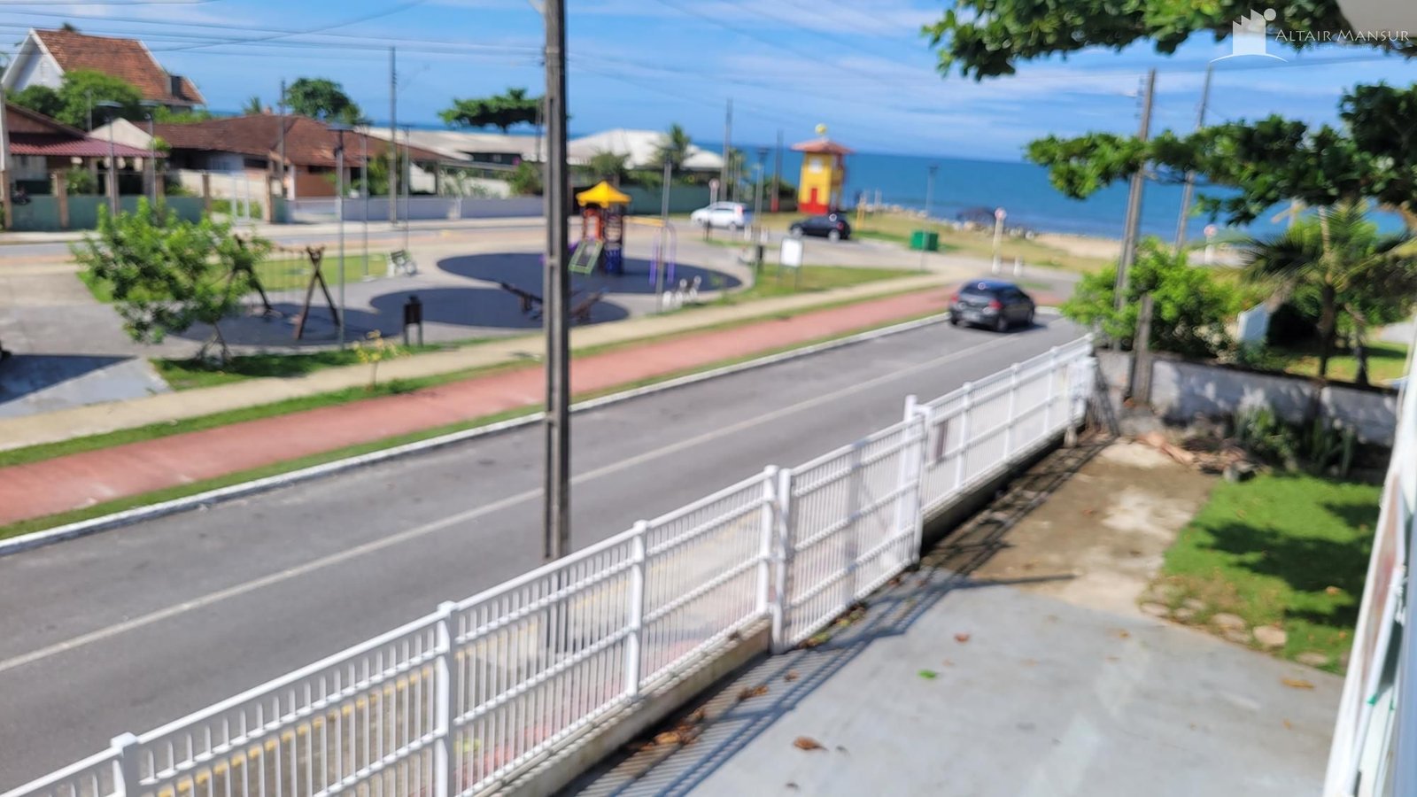 SOBRADO COM OTIMA LOCALIZAÇÃO