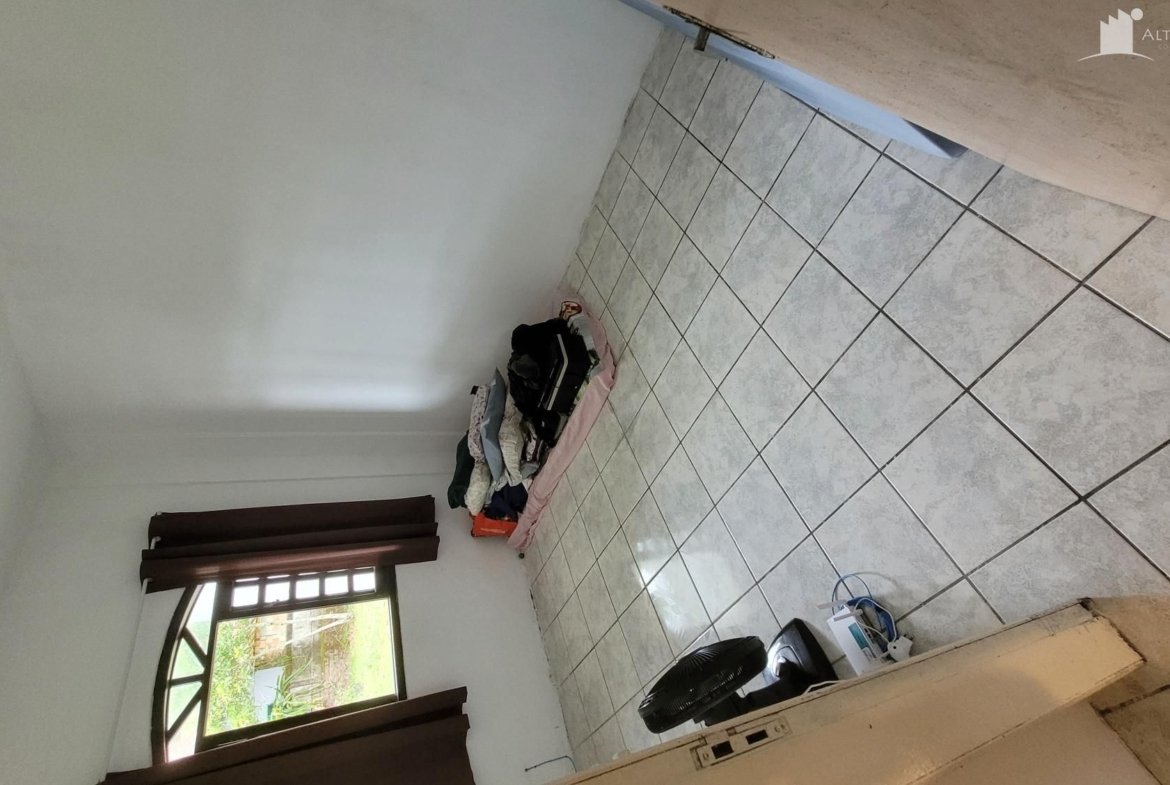 SOBRADO COM OTIMA LOCALIZAÇÃO