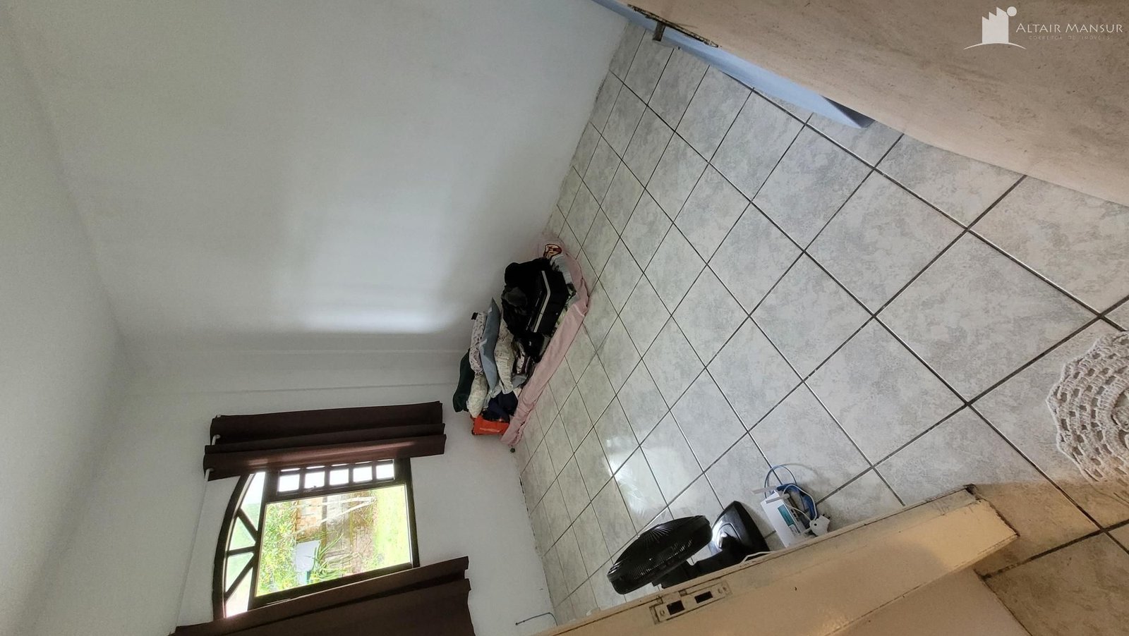 SOBRADO COM OTIMA LOCALIZAÇÃO