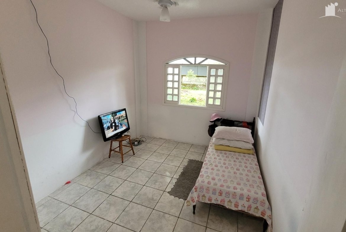 SOBRADO COM OTIMA LOCALIZAÇÃO