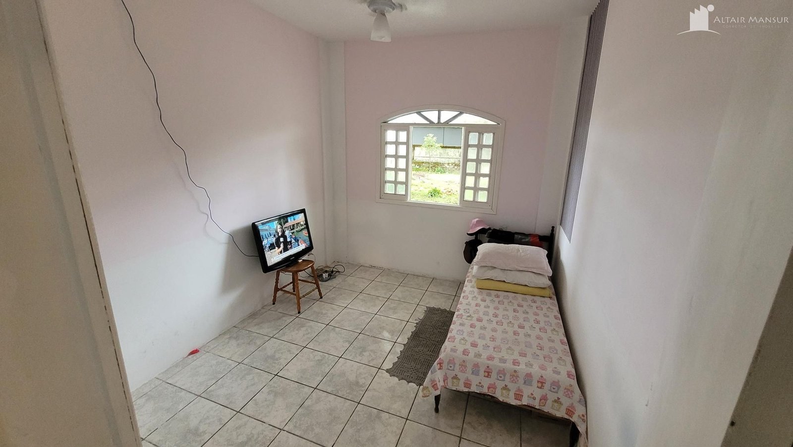 SOBRADO COM OTIMA LOCALIZAÇÃO