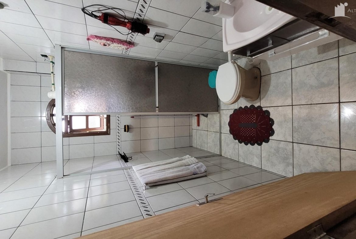 SOBRADO COM OTIMA LOCALIZAÇÃO