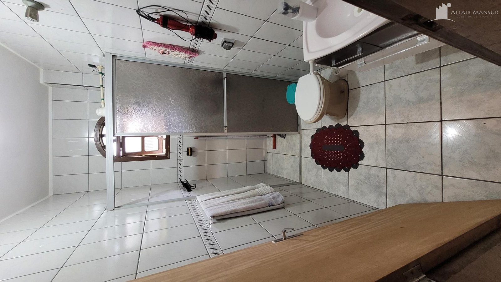 SOBRADO COM OTIMA LOCALIZAÇÃO