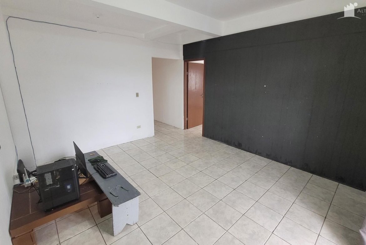 SOBRADO COM OTIMA LOCALIZAÇÃO