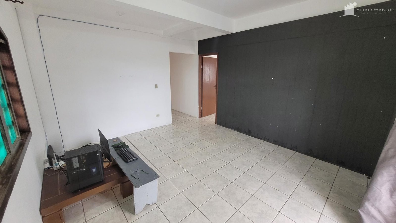 SOBRADO COM OTIMA LOCALIZAÇÃO