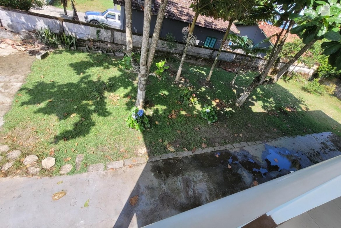 SOBRADO COM OTIMA LOCALIZAÇÃO