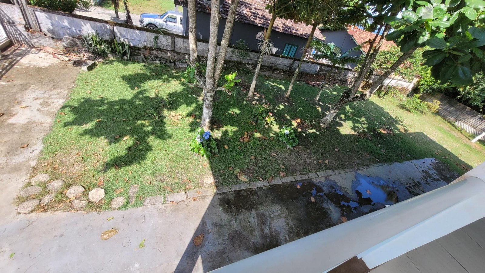 SOBRADO COM OTIMA LOCALIZAÇÃO