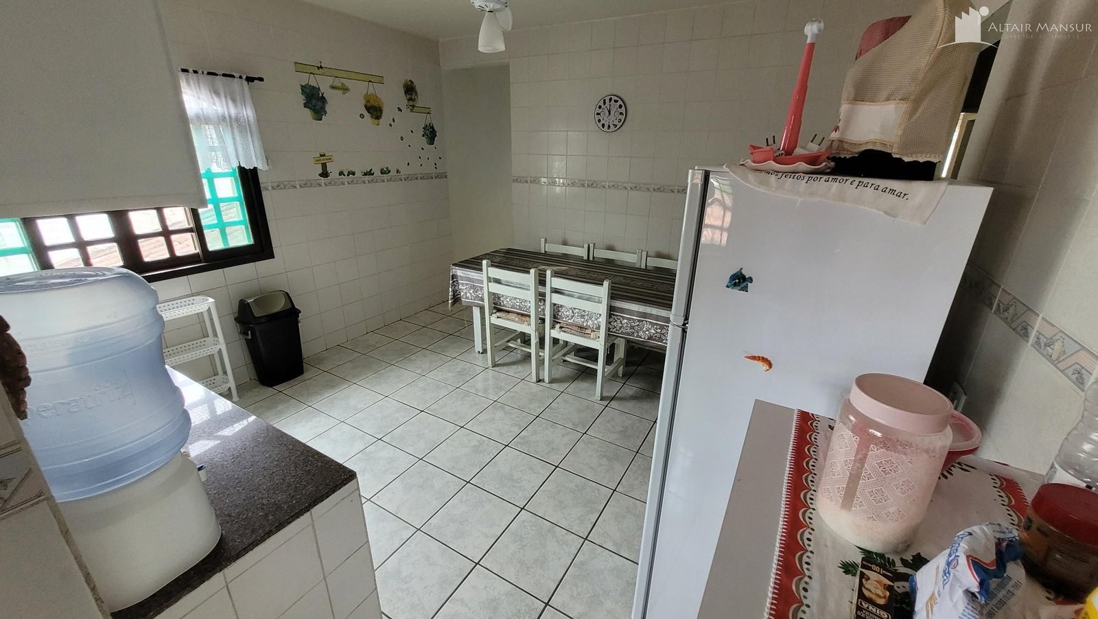 SOBRADO COM OTIMA LOCALIZAÇÃO
