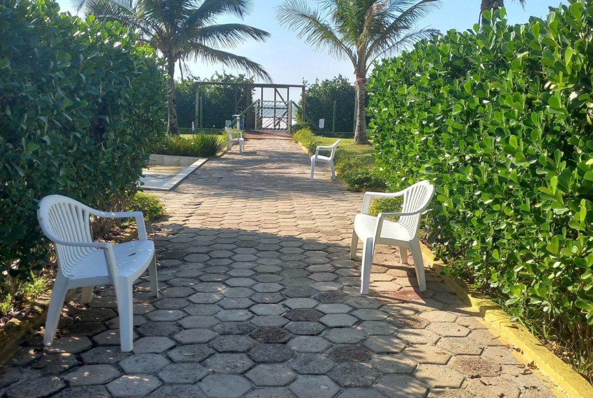 Apartamento condominio frente mar
