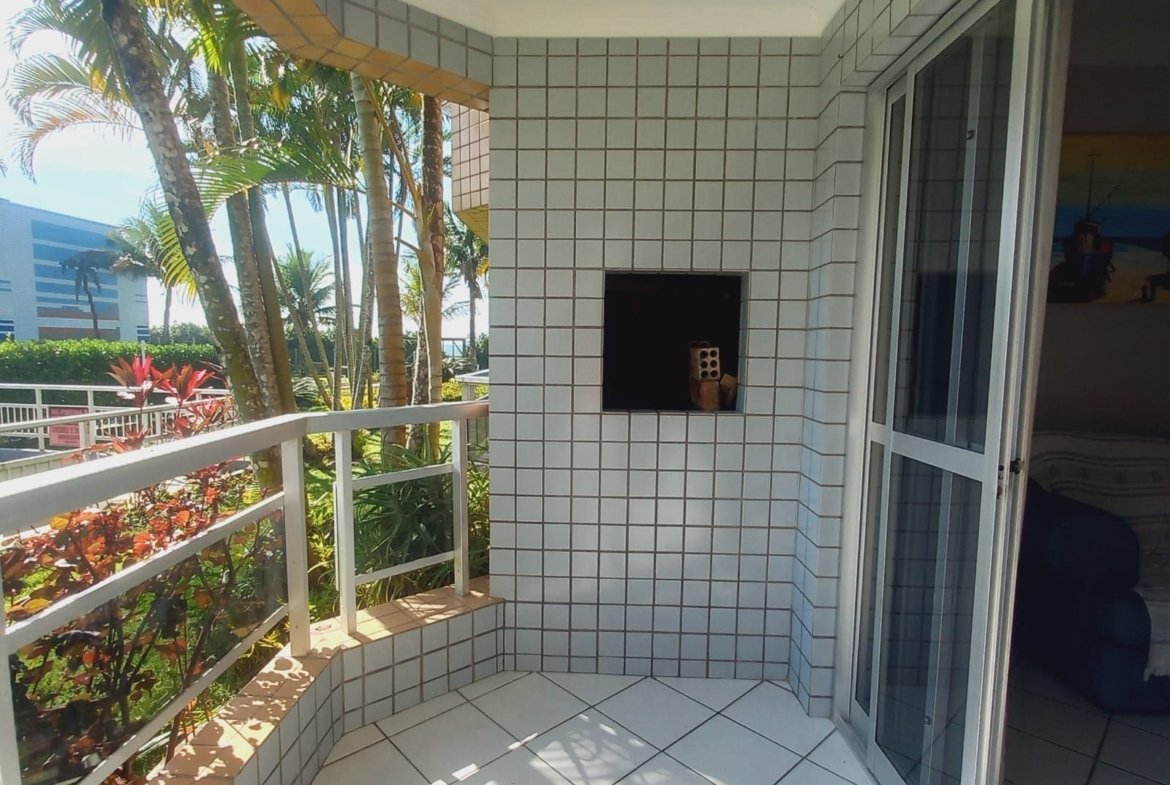 Apartamento condominio frente mar
