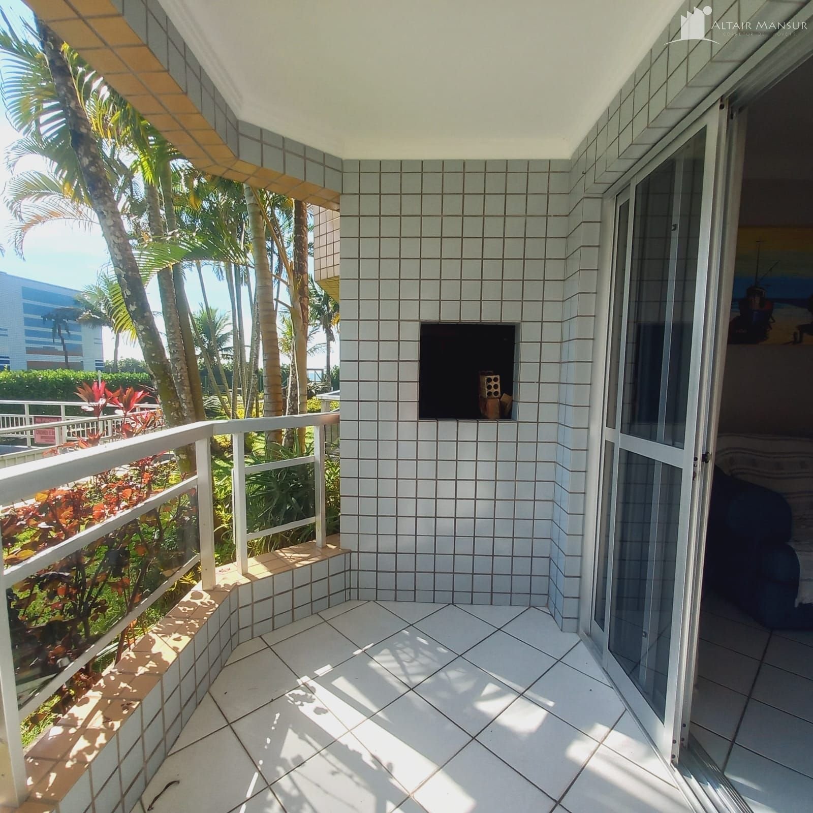 Apartamento condominio frente mar