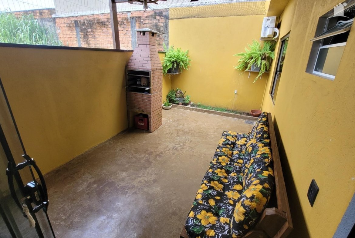 Casa com 3 dormitórios no Cambiju