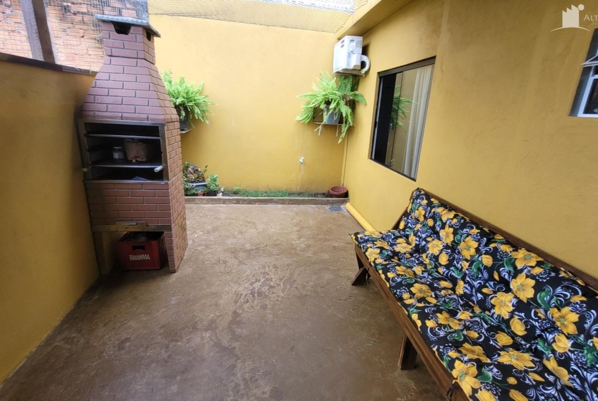 Casa com 3 dormitórios no Cambiju