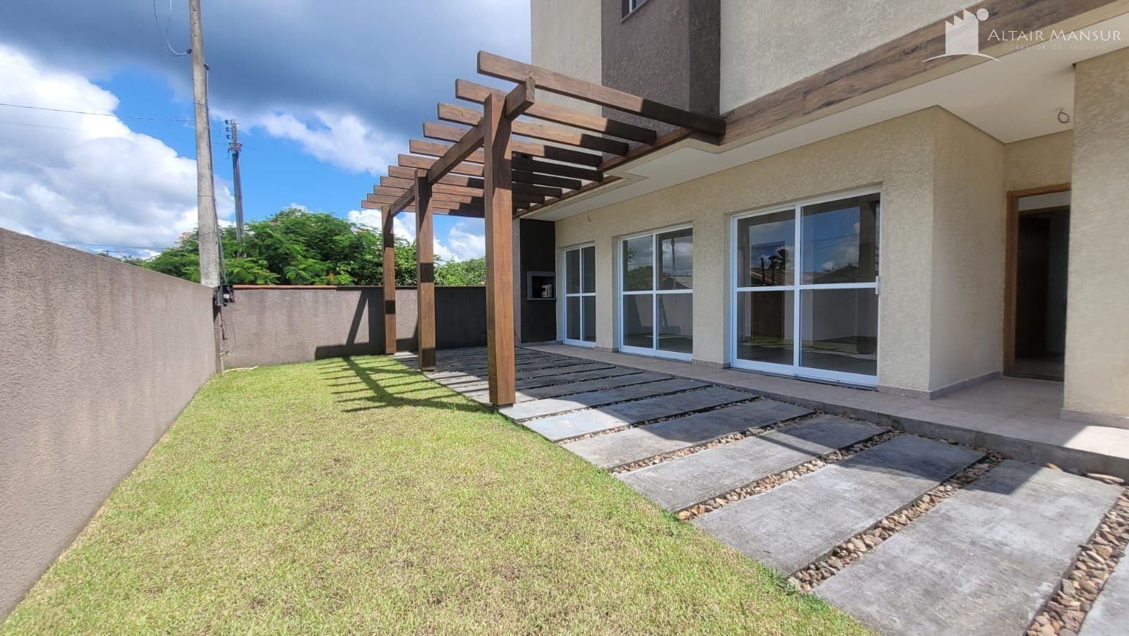 Casa à Venda em Itapoá SC – Cambijú – Foto 1 | Altair Mansur Imóveis Foto 1 de Casa à Venda em Itapoá SC - Bairro Cambijú - Altair Mansur Imóveis