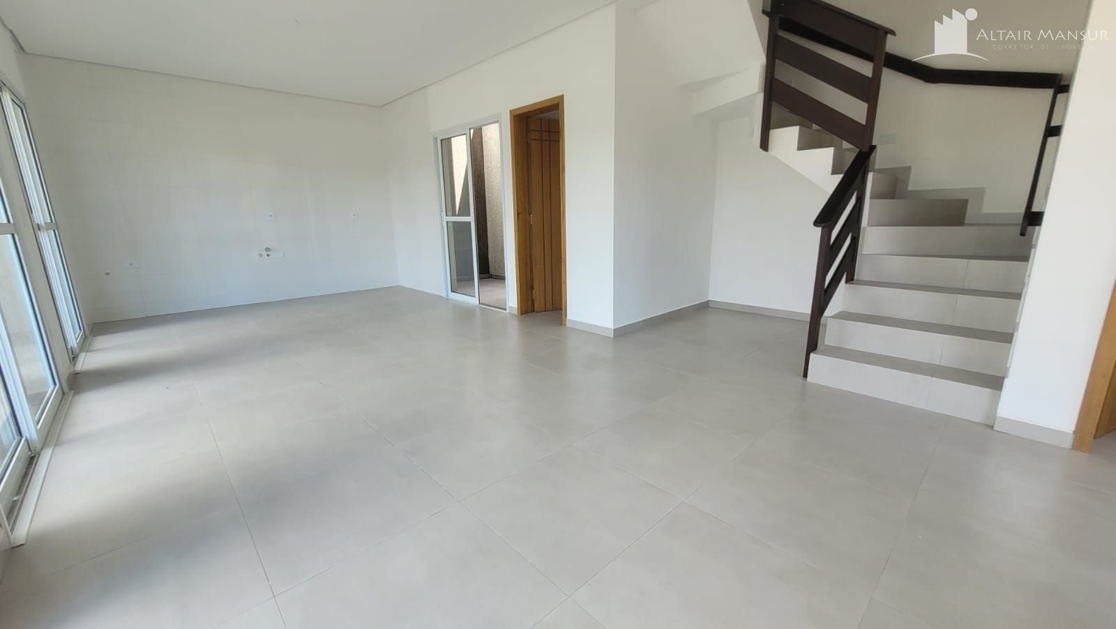 Sobrado Balneário Cambiju
