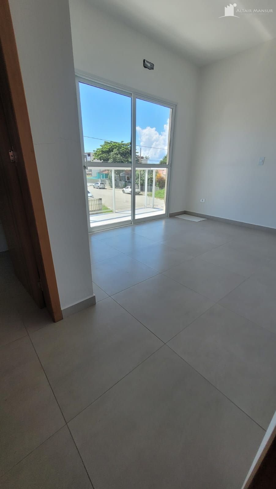 Sobrado Balneário Cambiju
