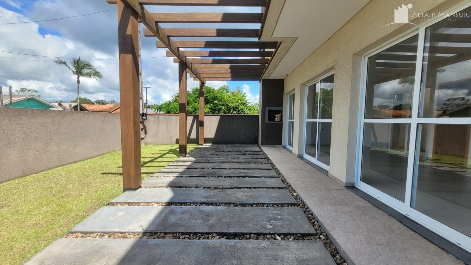 Casa à Venda em Itapoá SC – Cambijú – Foto 2 | Altair Mansur Imóveis Foto 2 de Casa à Venda em Itapoá SC - Bairro Cambijú - Altair Mansur Imóveis