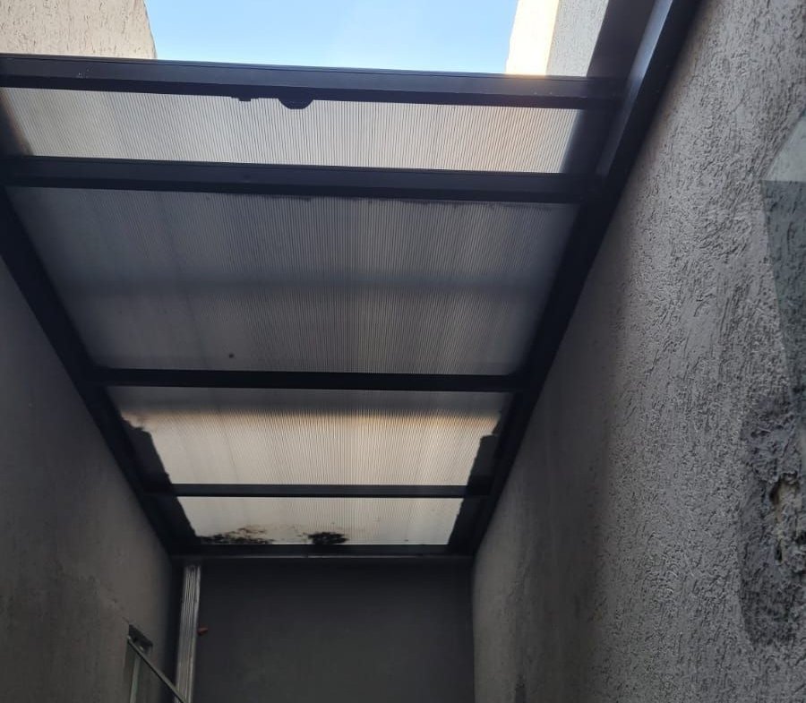 Casa com 2 dormittórios sendo 1 suíte