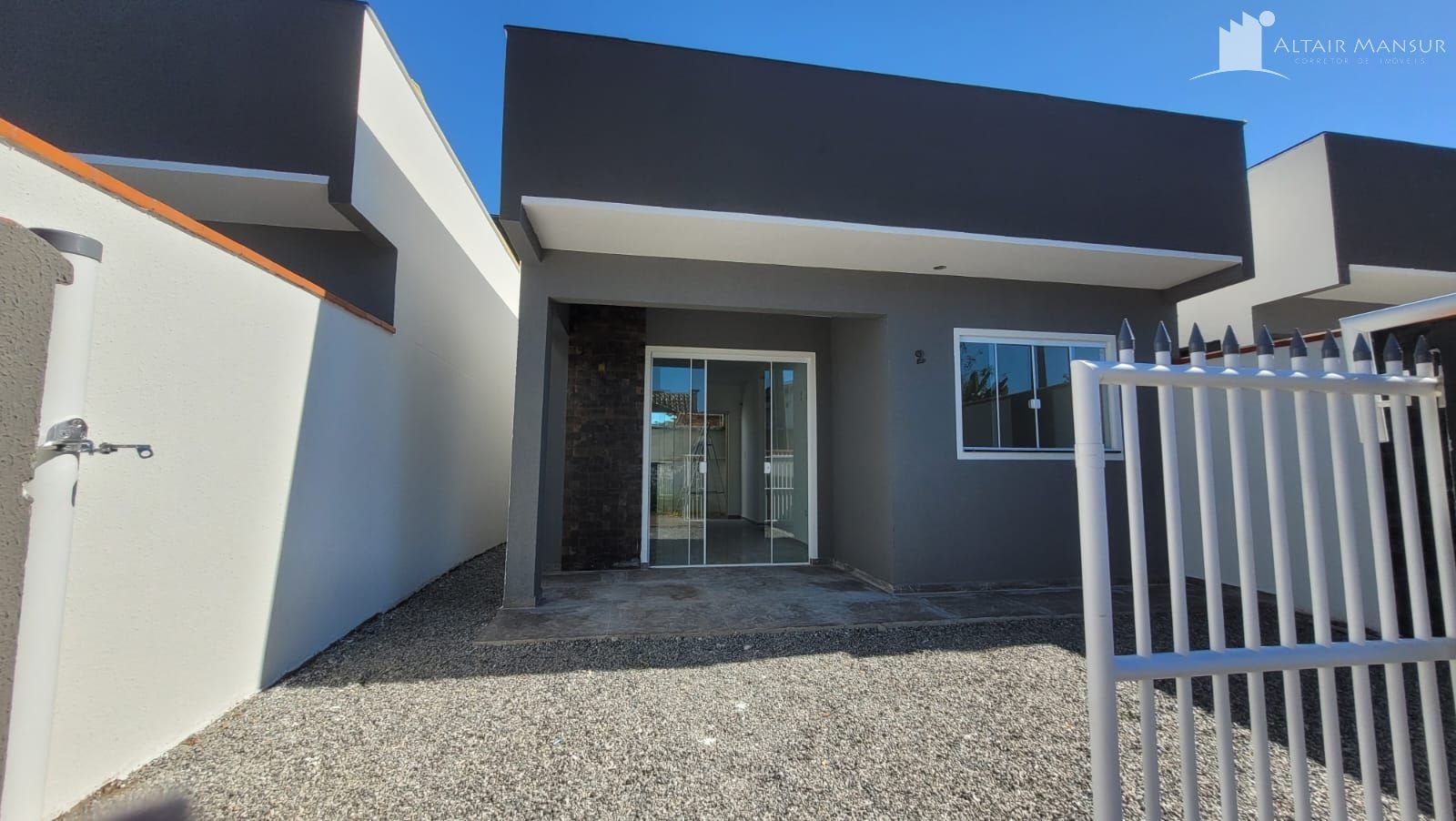 Foto 1 de Casa à Venda em Itapoá SC - Bairro Balneário São José - Altair Mansur Imóveis