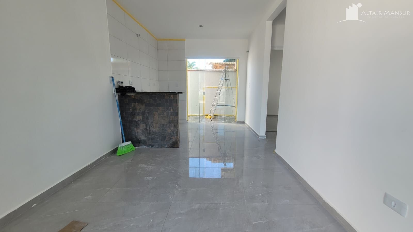 Foto 5 de Casa à Venda em Itapoá SC - Bairro Balneário São José - Altair Mansur Imóveis